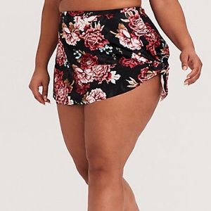 Torrid Black floral swim skirt NWT size 2